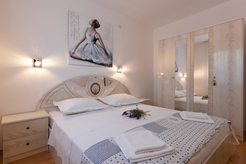 Villa Sarah Supetar Buitenkant foto